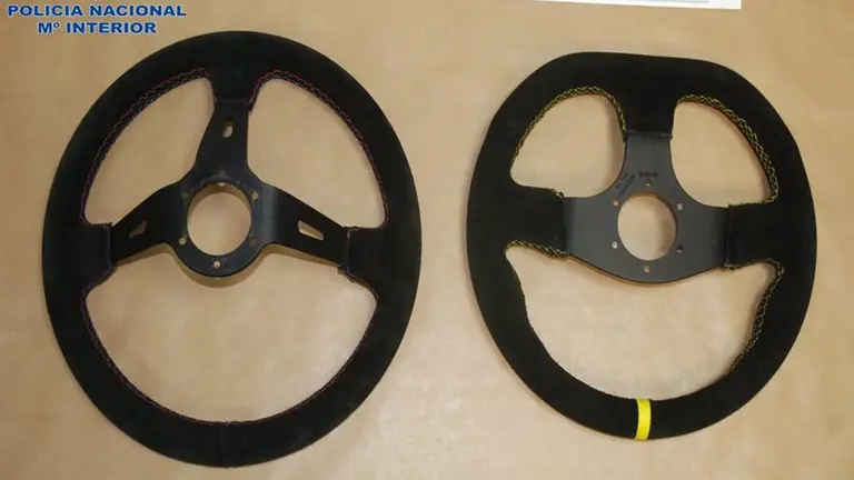 Volantes de 'rally' que habían sido robados. POLICÍA NACIONAL