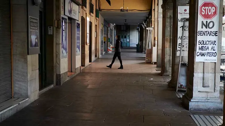 Galería de bares en Pamplona, Navarra (España), a 17 de diciembre de 2020. Navarra reabre hoy el interior de los locales de hostelería con aforo al 30% tras casi dos meses de cierre por las restricciones frente al Covid-19.
BAR;BARES;HOSTELERIA;ESPAÑA;PAMPLONA;NAVARRA;CORONAVIRUS;COVID19;CALLE
Eduardo Sanz / Europa Press
  (Foto de ARCHIVO)
17/12/2020