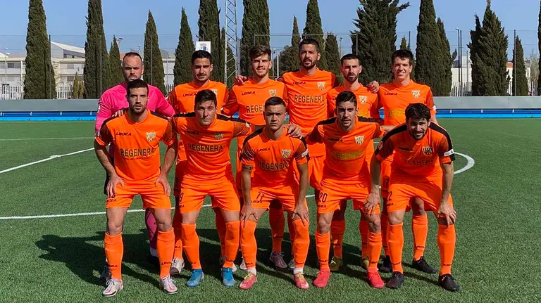Equipo titular del CD Izarra en el campo del CD Ebro en Zaragoza. @CD_Izarra