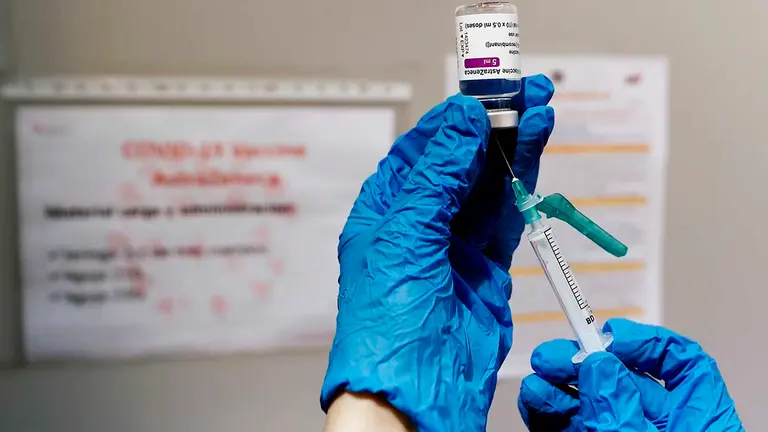 Navarra retomó hace unos días la administración de la vacuna de AstraZeneca frente a la covid-19 después de aprobarlo de manera conjunta con el Ministerio de Sanidad y las comunidades.  EFE/ Jesús Diges