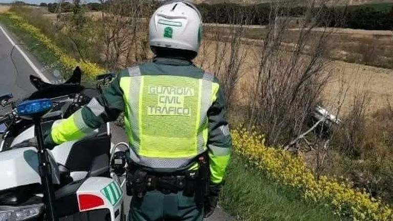Agente de la Guardia Civil en el lugar. GUARDIA CIVIL DE NAVARRA