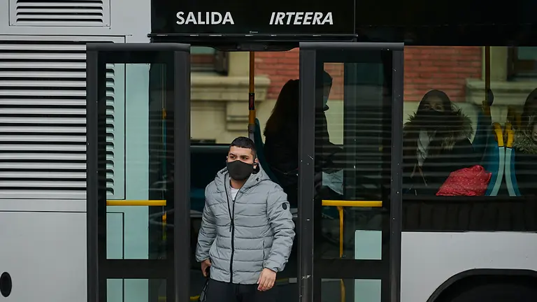 Concentración convocada por el comité de empresa de TCC para denunciar la última agresión a una conductora de villavesas.