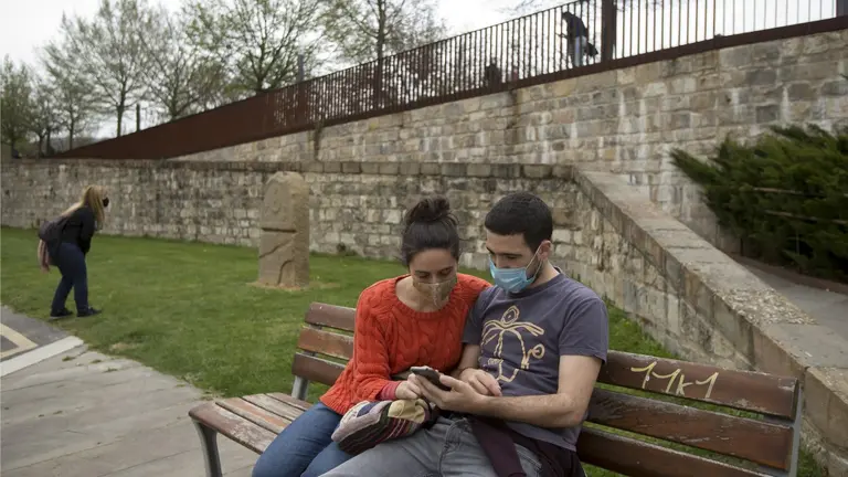 Varias personas participan en el escape room ‘El bloqueo de Pamplona’. AYUNTAMIENTO DE PAMPLONA