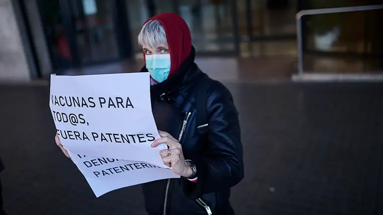La Plataforma Navarra de Salud se concentra "en defensa de la Atención Primaria" coincidiendo con el Día Mundial de la Salud. PABLO LASAOSA