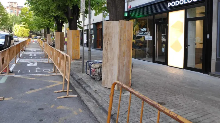 Trabajos de adecuación de las aceras de Avenida de San Ignacio. AYUNTAMIENTO DE PAMPLONA