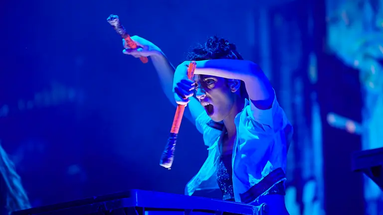 El grupo Mayumana durante la actuación en el Navarra Arena. PABLO LASAOSA