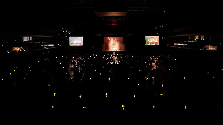 El grupo Mayumana durante la actuación en el Navarra Arena. PABLO LASAOSA