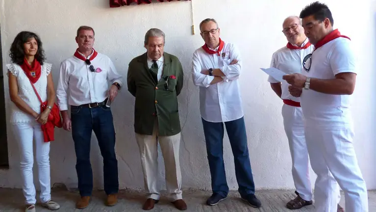 Pepe Teruel, con chaqueta verde en el centro de la imagen, durante el homenaje celebrado en 2016 en la plaza de toros de Corella. FOTO: TWITTER ZABALA DE LA SERNA