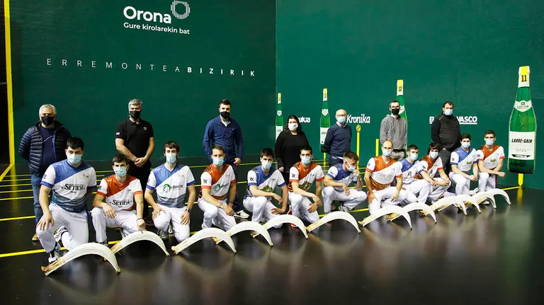 Remontistas y organizadores del torneo de la sidra 2021. Maialen Andrés.