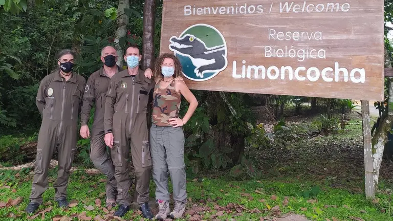 (De izda a dcha) El guarda de Medio Ambiente del Gobierno de Navarra y experto en trabajos verticales, Oskar Etxeberria; el experto del ministerio y responsable del curso de conservación del águila harpía en Ecuador, Víctor García; el especialista de Castilla-La Mancha, José Manuel Navarro; y la directora científica del programa, Ruth Muñiz. GOBIERNO DE NAVARRA