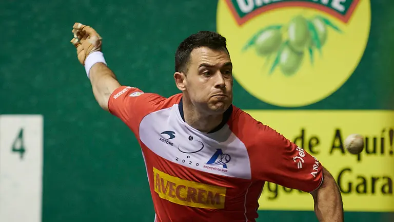 Jaka y Martija se enfrentan a Altuna y Mariezkurrena en el Labrit de Pamplona. PABLO LASAOSA