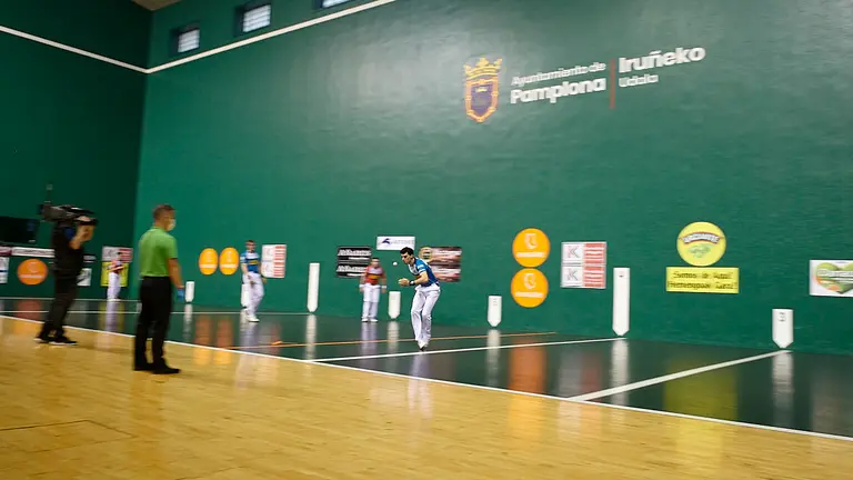 Jaka y Martija se enfrentan a Altuna y Mariezkurrena en el Labrit de Pamplona. PABLO LASAOSA