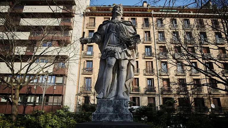 Estátuas de Paseo Sarasate. PABLO LASAOSA