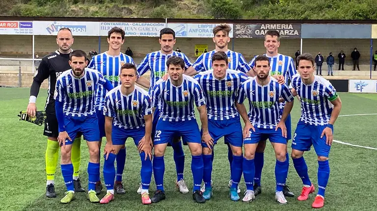 Equipo titular del Izarra ante el Portugalete en Estella. @CD_Izarra