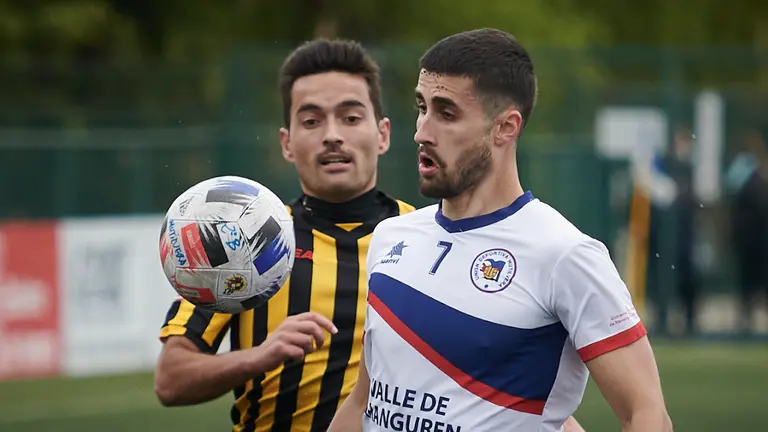 La Mutilvera se enfrenta al Barakaldo en Pamplona. PABLO LASAOSA
