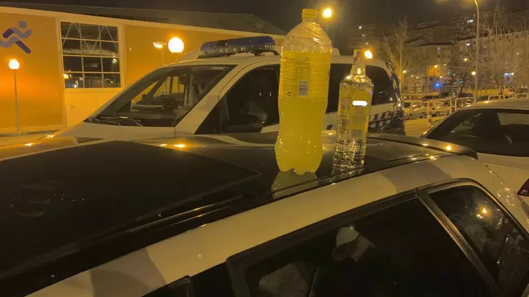 Bebidas alcohólicas de una fiesta ilegal celebrada en Pamplona. POLICÍA MUNICIPAL DE PAMPLONA