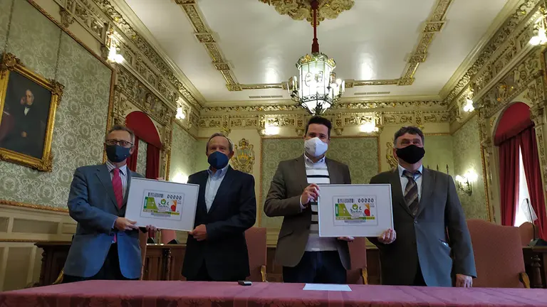 Foto del acto de presentación del cupón que homenajeará a la Fiesta de la Verdura de Tudela. CEDIDA