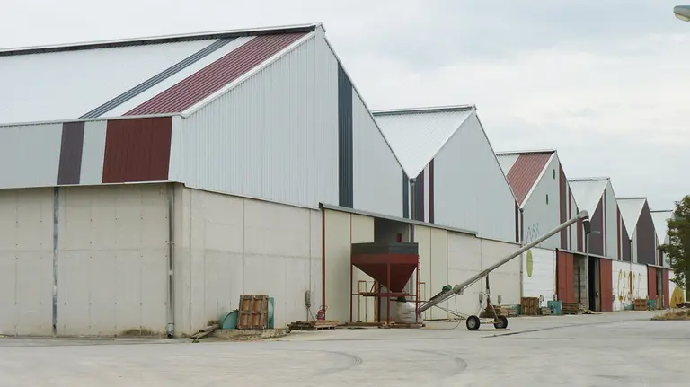 Cooperativa de cereal Lokiz situada en Murieta. Navarra.com