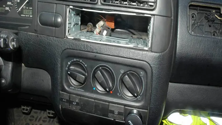 Vehículo forzado en Pamplona. POLICÍA NACIONAL