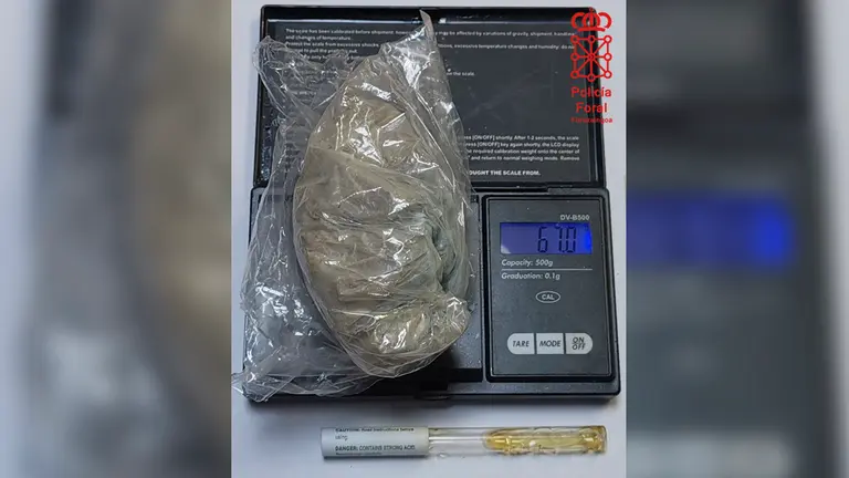 Heroína incautada tras detener a dos personas en la Rochapea. POLICÍA FORAL