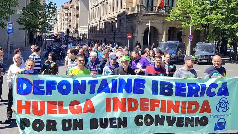 Trabajadores de la empresa Defontaine Ibérica en Viana, en una movilización anterior. ARCHIVO