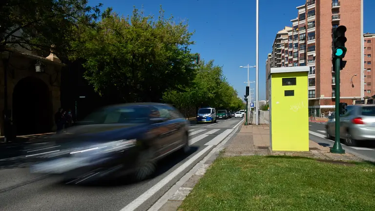 Radares fijos para controlar la velocidad en la ciudad de Pamplona. MIGUEL OSÉS