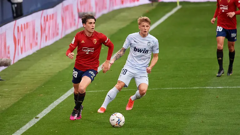 Partido entre Osasuna y Valencia correspondiente a la jornada número 31 de La Liga de futbol disputado en el estadio de El Sadar de Pamplona. MIGUEL OSÉS