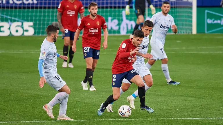 Partido entre Osasuna y Valencia correspondiente a la jornada número 31 de La Liga de futbol disputado en el estadio de El Sadar de Pamplona. MIGUEL OSÉS