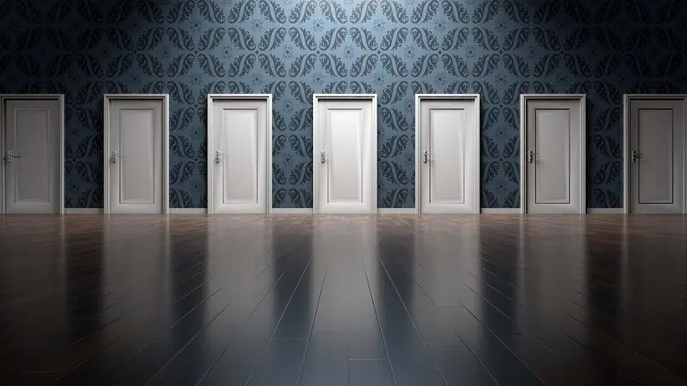 Varias puertas para elegir el futuro. ARCHIVO.