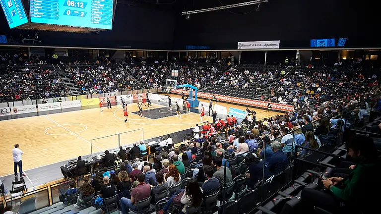 El Basket Navarra se enfrenta al Cantabria en el pabellón Navarra Arena. PABLO LASAOSA