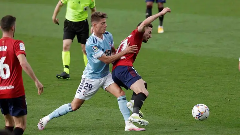 Partido entre Celta de Vigo y Osasuna durante el partido de Liga en Primera División que disputan este domingo en el estadio de Balaídos, en Vigo. EFE/Salvador Sas