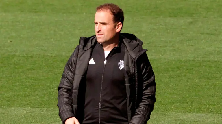 El entrenador de Osasuna, Jagoba Arrasate, durante el partido de Liga en Primera División ante el Celta que disputan este domingo en el estadio de Balaídos, en Vigo. EFE/Salvador Sas