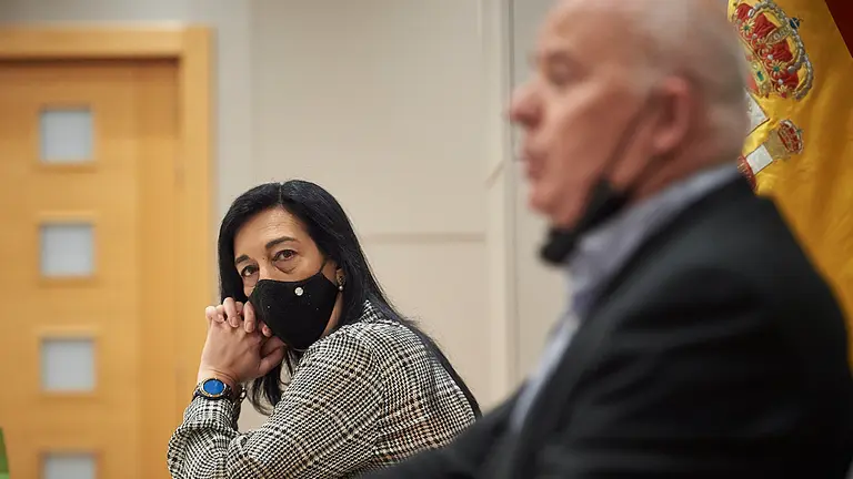 Rueda de prensa de la parlamentaria vasca de Vox, Amaia Martínez, y el presidente del equipo provincial de Vox Navarra, Emilio Jiménez, sobre el convenio de colaboración entre Navarra y la CAV en base a la ley de Memoria Histórica. PABLO LASAOSA