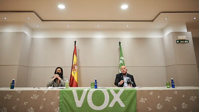Rueda de prensa de la parlamentaria vasca de Vox, Amaia Martínez, y el presidente del equipo provincial de Vox Navarra, Emilio Jiménez, sobre el convenio de colaboración entre Navarra y la CAV en base a la ley de Memoria Histórica. PABLO LASAOSA
