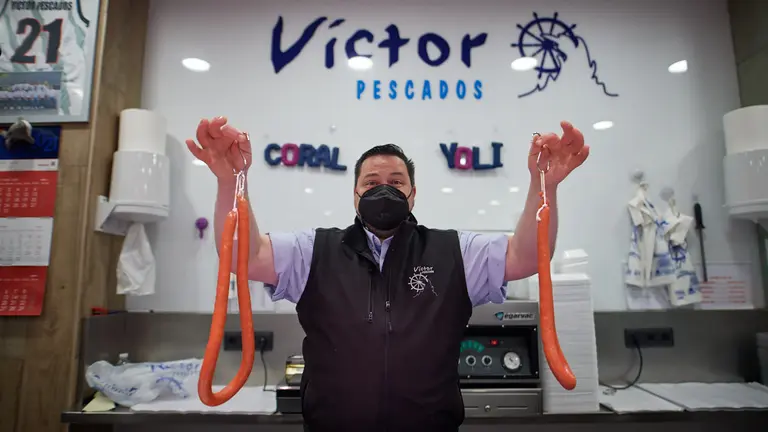Pescadería Víctor en la Calle Iturrama en la que se prepara la 'txistomar'. MIGUEL OSÉS