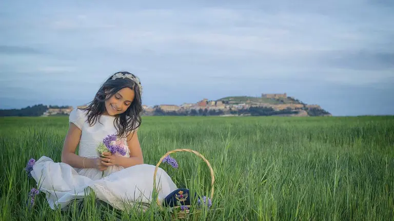 Un niña celebra su comunión. ARCHIVO
