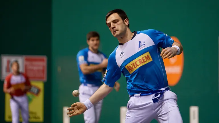 Partido de pelota entre Ezkurdia-Tolosa vs Elezkano-Zabaleta disputado en el estadio del Labrit de Pamplona. MIGUEL OSÉS