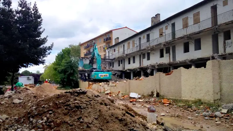 Comienza el derribo de las Casas de Gridillas. AYUNTAMIENTO DE PAMPLONA
