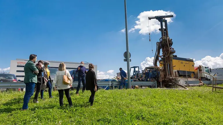 Profesores de la Escuela de Arquitectura asisten a la realización de las pruebas de geotermia del nuevo edificio del Museo de Ciencias. UNIVERSIDAD DE NAVARRA