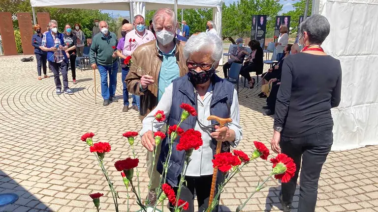 El Gobierno homenajea a familiares de represaliados con motivo del XIII aniversario del Parque de la Memoria de Sartaguda. GOB NAV