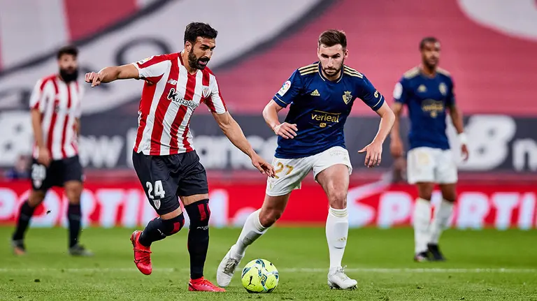 Mikel Balenciaga y Jon Moncayola durante el partido Athletic - Osasuna en Bilbao.
AFP7  / Europa Press
8/5/2021 ONLY FOR USE IN SPAIN