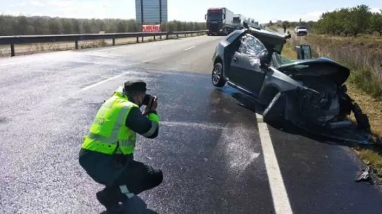 Dos personas han resultado heridas de gravedad en un accidente de tráfico ocurrido este martes en el término municipal de Cadreita. GUARDIA CIVIL