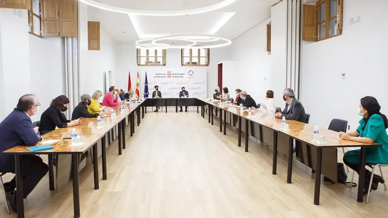 Reunión de los consejeros Mikel Irujo y Elma Saiz con el sector hostelero y de turismo. GOBIERNO DE NAVARRA