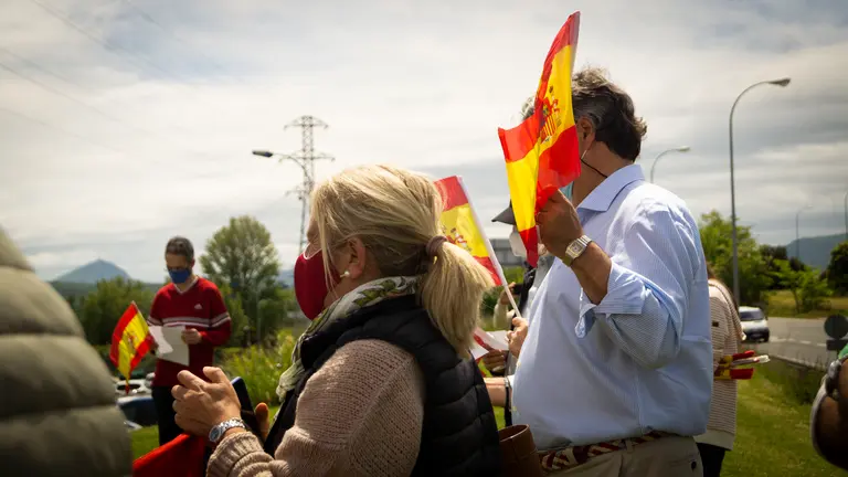 Acto de Vox Navarra en homenaje a los navarros fusilados en la Guerra de la Independencia de 1808. Monolito junto al aparcamiento de E.Leclerc, Cordovilla. MEGAN WALLS