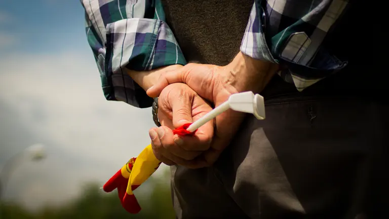Acto de Vox Navarra en homenaje a los navarros fusilados en la Guerra de la Independencia de 1808. Monolito junto al aparcamiento de E.Leclerc, Cordovilla. MEGAN WALLS