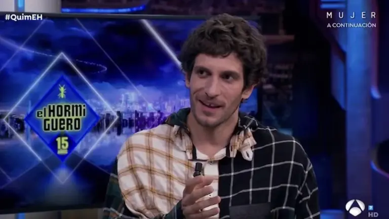 El actor Quim Gutiérrez explica una anécdota relacionada con un hotel de Pamplona en El Hormiguero. EL HORMIGUERO