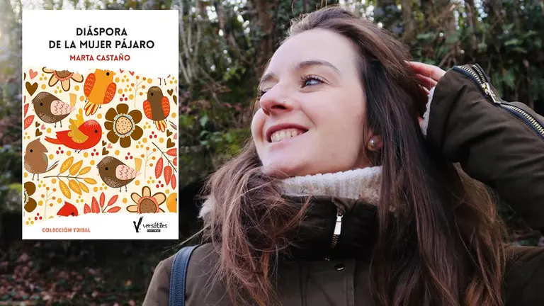 La escritoria Marta Castaño y su primer poemario 'Diáspora de la mujer pájaro'. CEDIDA