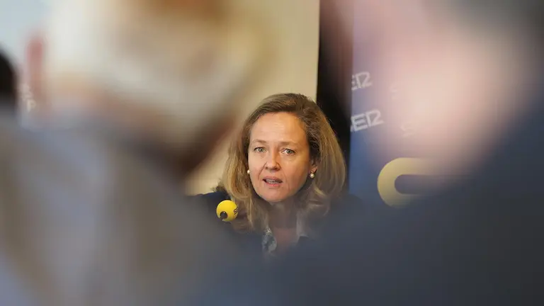 La vicepresidenta segunda y ministra de Asuntos Económicos y Transformación Digital, Nadia Calviño, interviene en Pamplona en el Foro SER Navarra. - EDUARDO SANZ-EUROPA PRESS