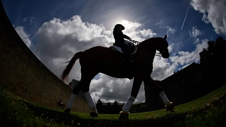 Presentación del gran premio de hípica "Las murallas de Pamplona, con la asistencia junto a los organizadores, de Sergio Álvarez Moya, top 10 en el ranking mundial, Eduardo Álvarez Aznar, quien cuenta, en su amplio palmarés, con el Gran premio copa del mundo Zurich, y Natalia Quintana campeona de España de doma paraecuestre durante varios años. MIGUEL OSÉS