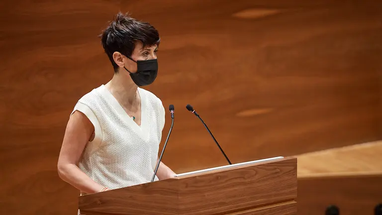 La consejera de Economia y Hacienda, Elma Saiz, durante el pleno del Parlamento de Navarra. MIGUEL OSÉS